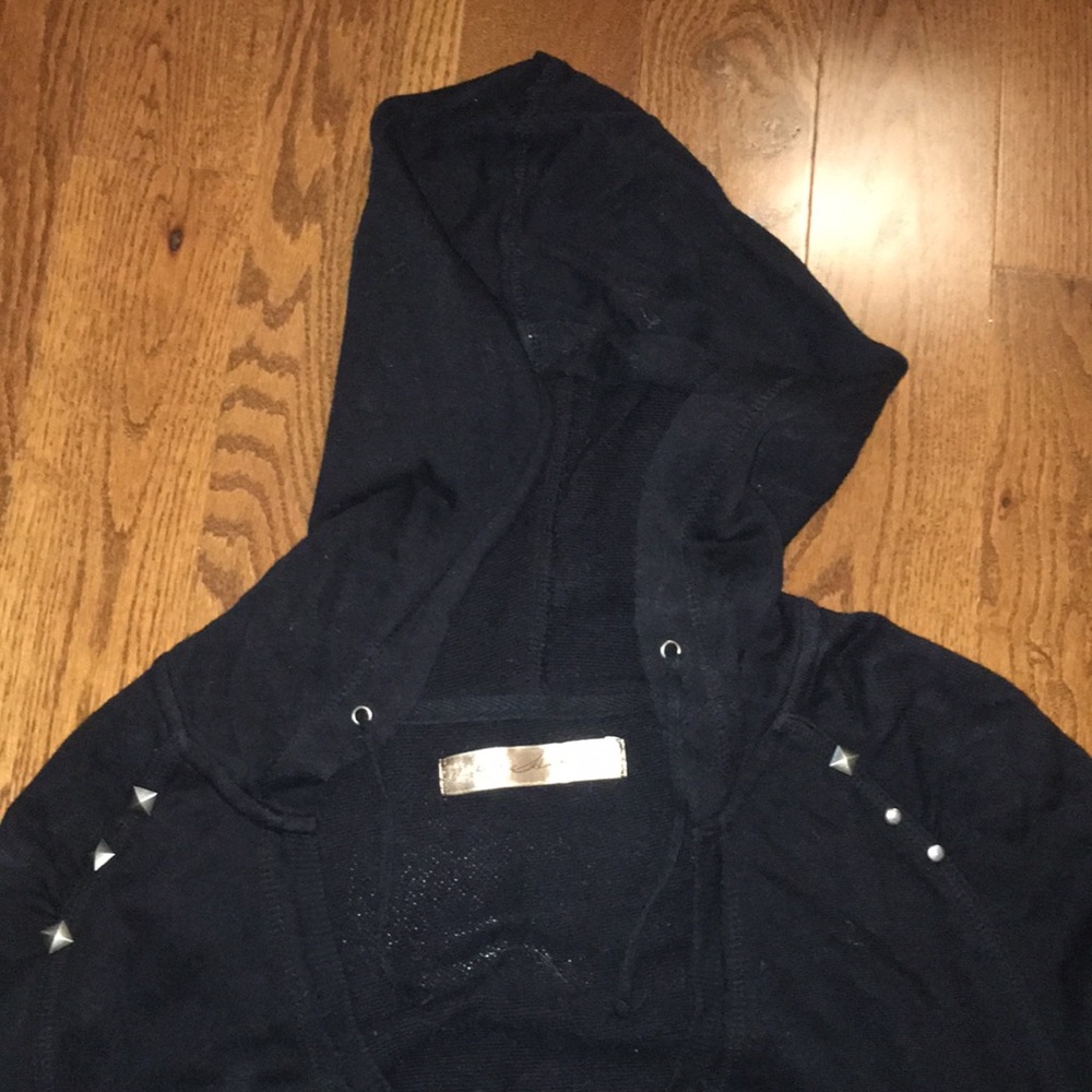 BLACK V NECK PEACE SIGN STUD SWEATSHIRT SIZE M - Picture 6 of 8